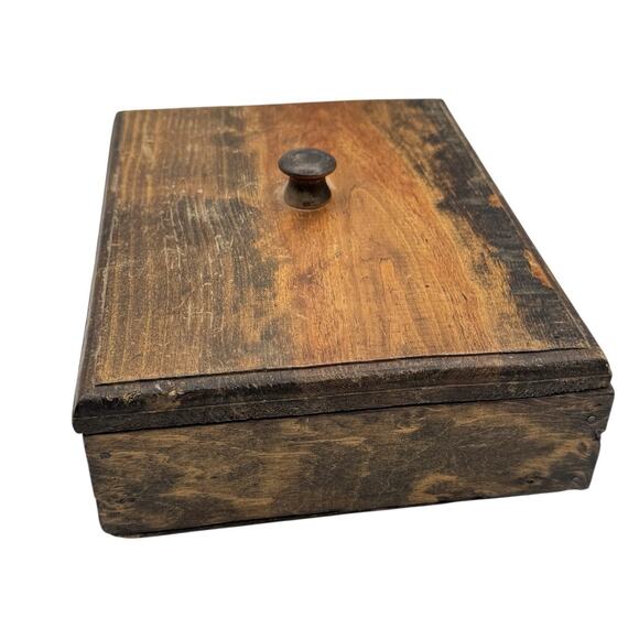 Primitive Wooden Box with Lid Handmade 9" x 7" Rustic Basic Weathered Wood Vtg - Picture 8 of 16